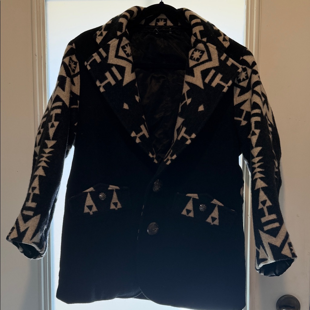 Pendleton Black And Cream Patterned Aztec Pattern